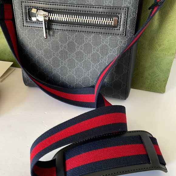 ❌(SOLD)❌NWT-AUTHENTIC UNISEX MESSENGER LEATHER BAG GUCCI, MADE IN ITALY. - Picture 4 of 17